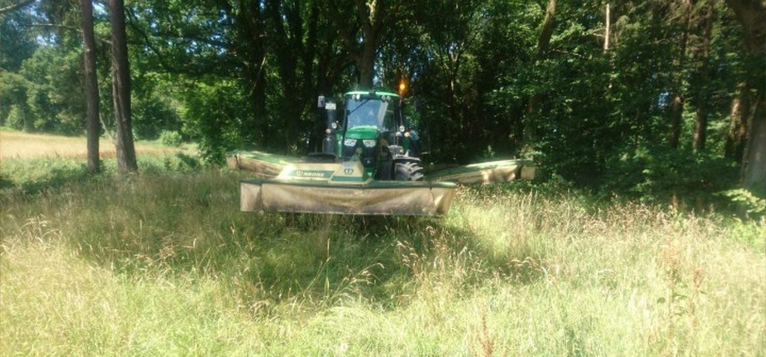 Futterbereitung mit Traktor