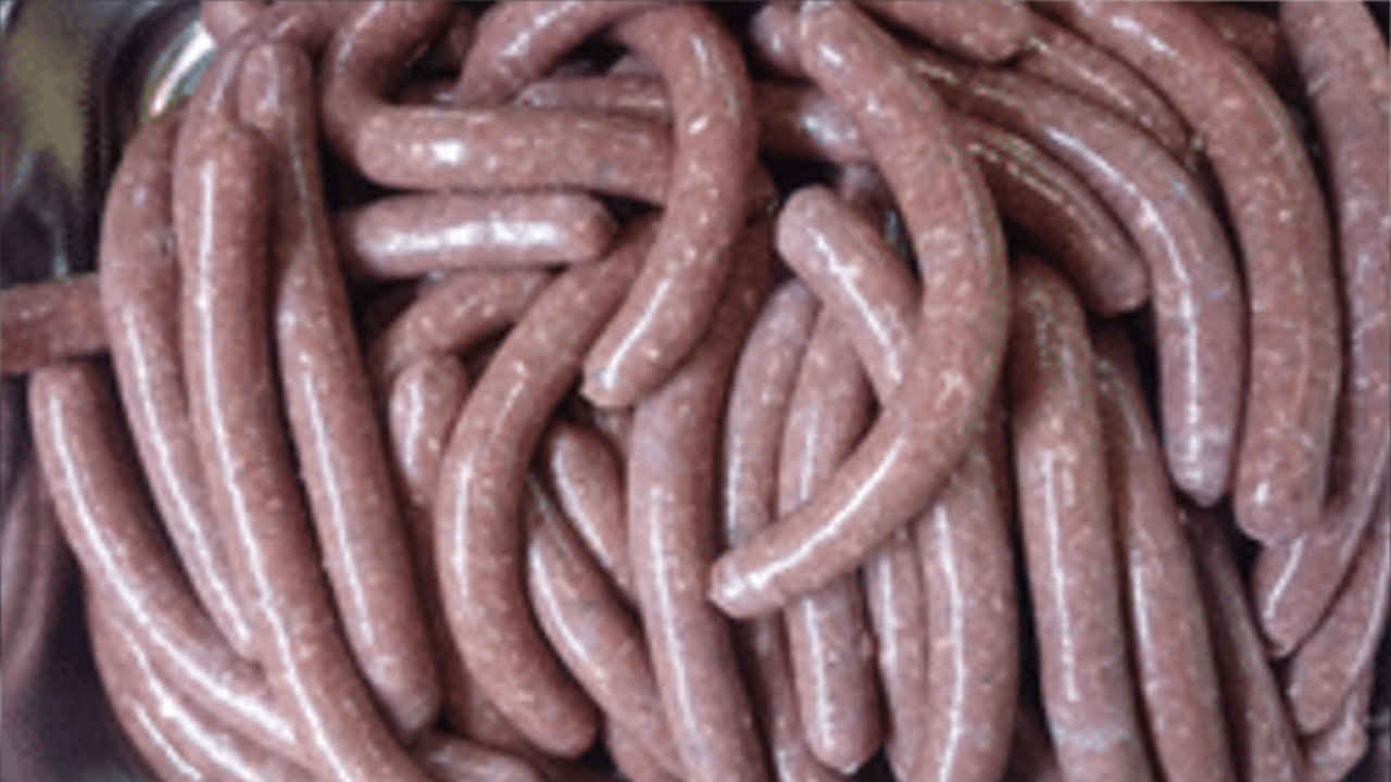 frische grobe Rinderbratwürste