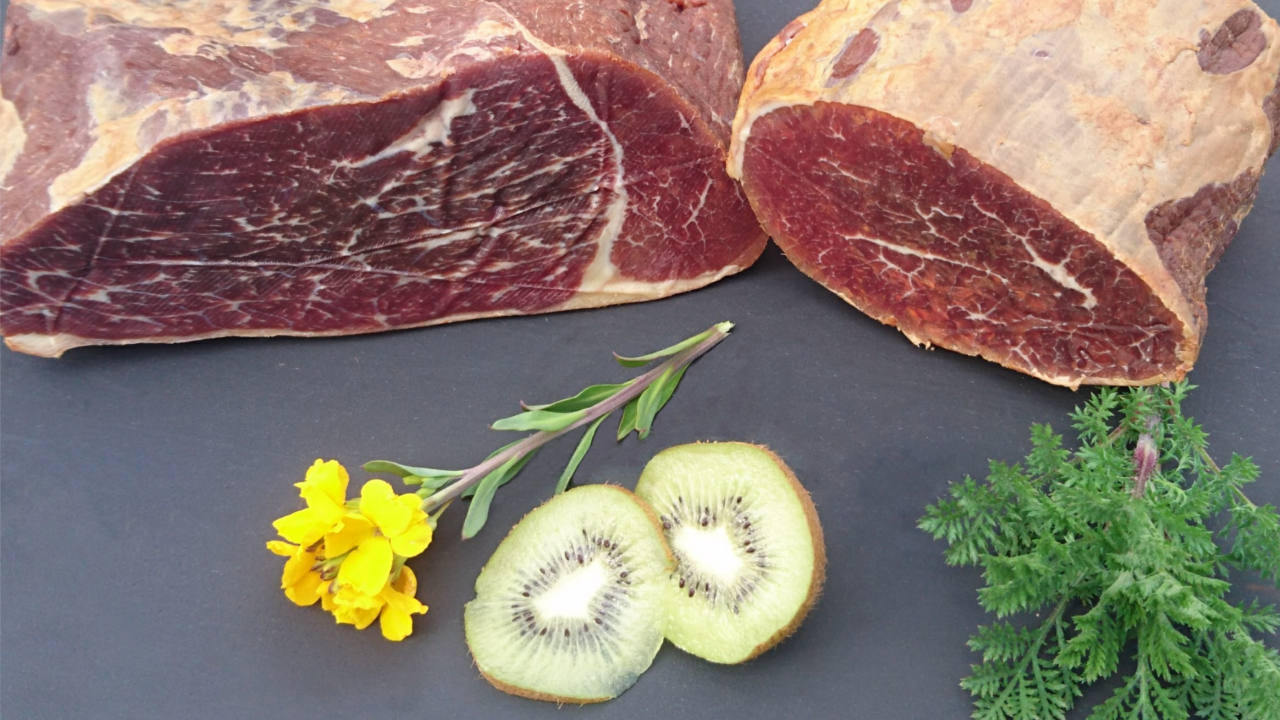 Zwei Stücke Rinderschinken